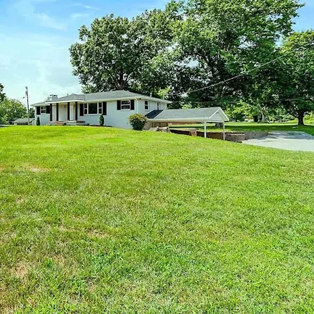 Holiday home Private 1.35-acre Estate | Hot Tub, Pool Hall & Courts | Sleeps 11