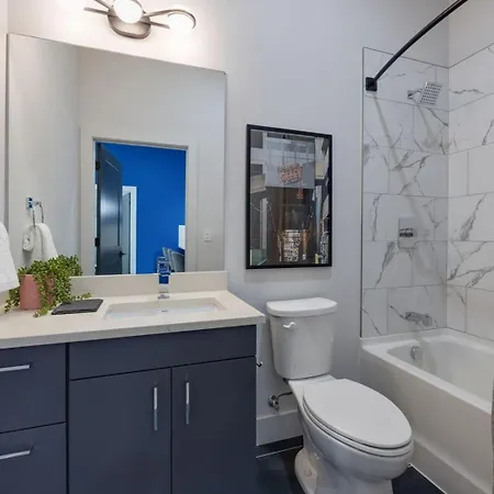 2 Modern In Heart Of Midtown Walkable Location Patio Pool Gym Nashville