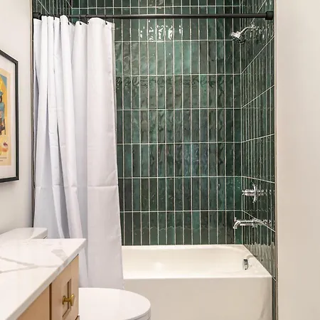 Duet - 2 Units - Rooftop Patios - Mins To Broadway Holiday home