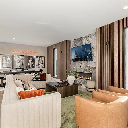 Luxe-high Note-rooftop Hot Tub-3 Mins To Broadway Holiday home Nashville