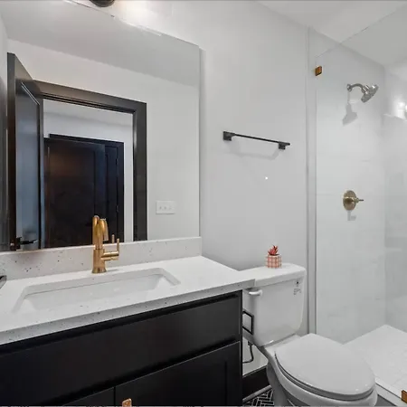 5-Star Gulch House W Hot Tub - 1 Mile To Broadway! Holiday home *