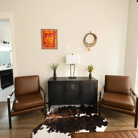 10 Min To Broadway+modern Cowboy Retreat+rooftop Holiday home *
