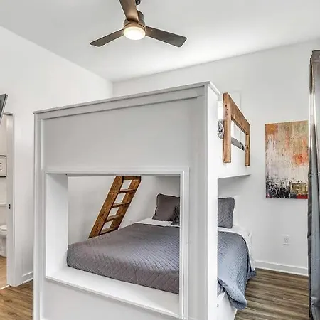 Holiday home Johnny And June House - Walk To Bars Quick Uber To Downtown *