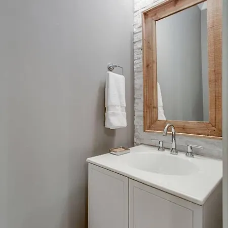 Two Homes - Accommodates 24 Guests Nashville