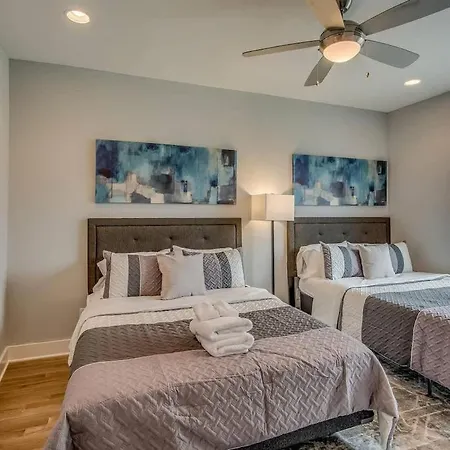 Holiday home Two Homes - Accommodates 24 Guests Nashville
