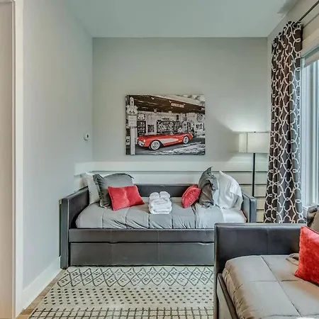 Two Homes - Accommodates 24 Guests Nashville