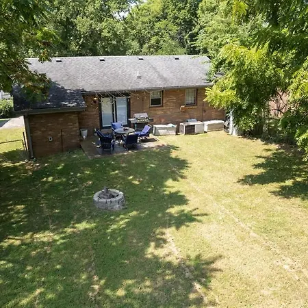 12 South Close To Honky Tonks & Bars Holiday home *