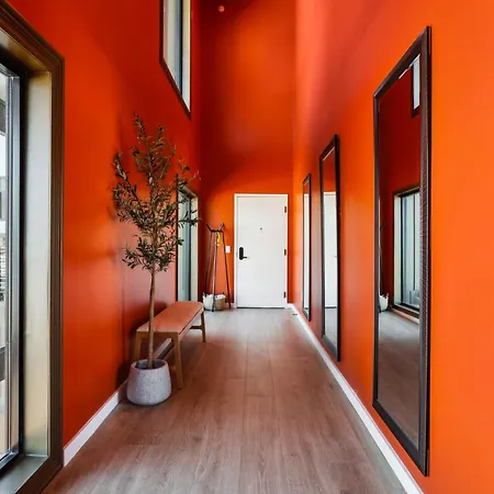 Rhythm & Rooftop Penthouse | Skyline Views | Pool Holiday home *