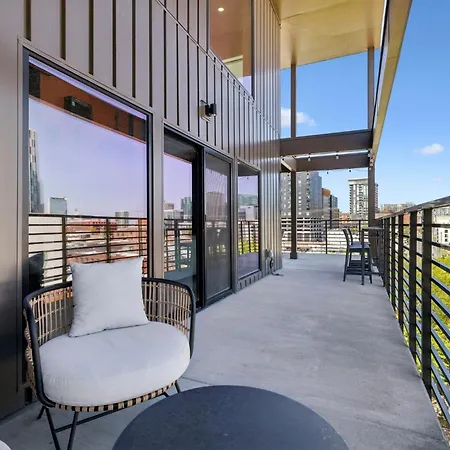 Rhythm & Rooftop Penthouse | Skyline Views | Pool * Nashville