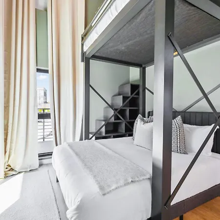 Rhythm & Rooftop Penthouse | Skyline Views | Pool * Nashville