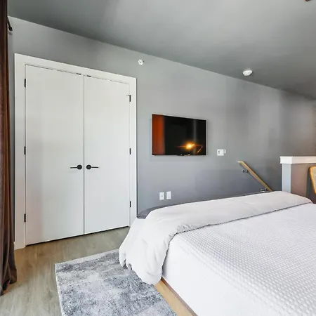 Rhythm & Rooftop Penthouse | Skyline Views | Pool * Nashville