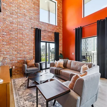 Rhythm & Rooftop Penthouse | Skyline Views | Pool *