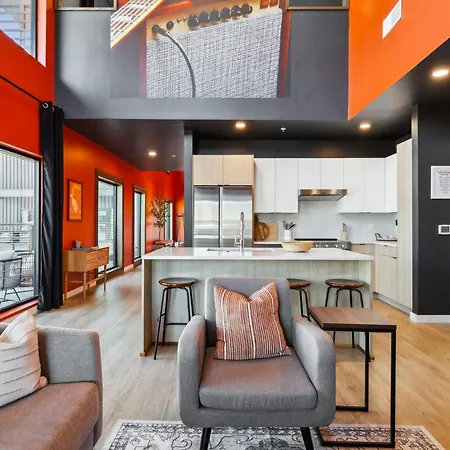 Rhythm & Rooftop Penthouse | Skyline Views | Pool