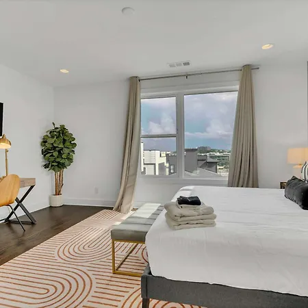 2 Lux Homes Huge Rooftop 2mi To Dt Sleeps 24 Holiday home