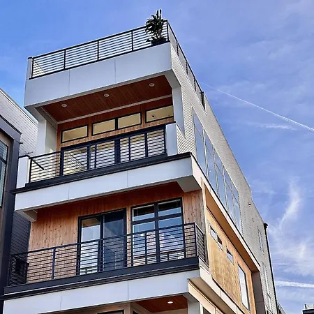 Holiday home Archer House | Hot Tub Rooftop | Downtown Luxury! *