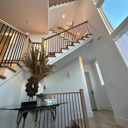 Holiday home Archer House | Hot Tub Rooftop | Downtown Luxury!
