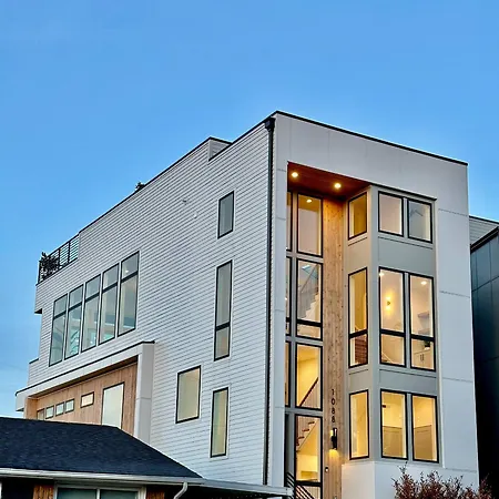 Archer House | Hot Tub Rooftop | Downtown Luxury! Holiday home *