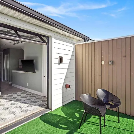 Holiday home 8th Ave South Gem Spacious For Groups Of 12 *