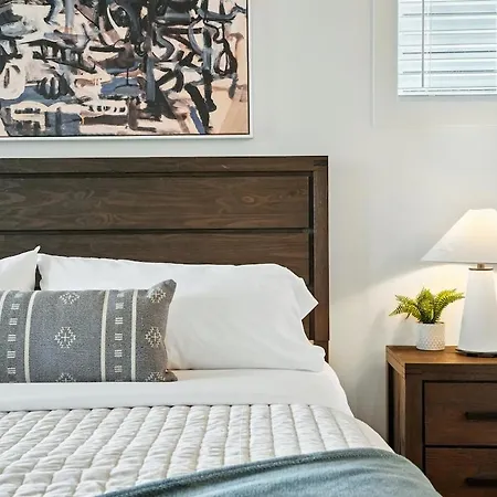Downtown Oasis Sleeps 12 And 1 And A Half Miles To Broadway *