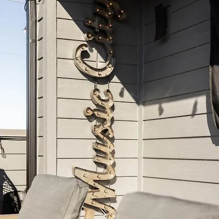 Holiday home The Hideout Icon-inspired Style & Rooftop Chill