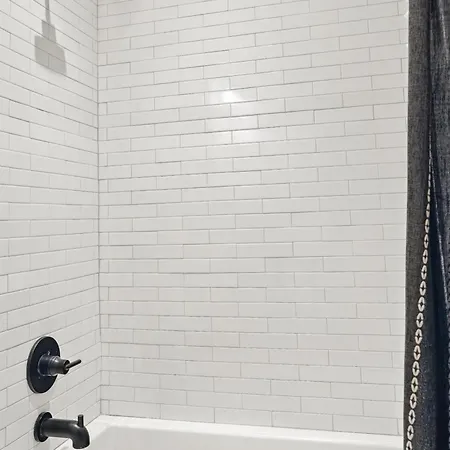 Holiday home Downtown Oasis Sleeps 12 And 1 And A Half Miles To Broadway Nashville