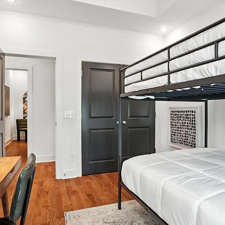 Downtown Oasis Sleeps 12 And 1 And A Half Miles To Broadway