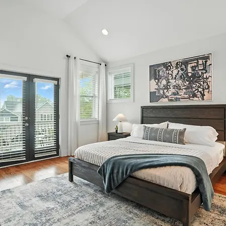 Downtown Oasis Sleeps 12 And 1 And A Half Miles To Broadway Holiday home Nashville