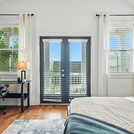 Downtown Oasis Sleeps 12 And 1 And A Half Miles To Broadway *