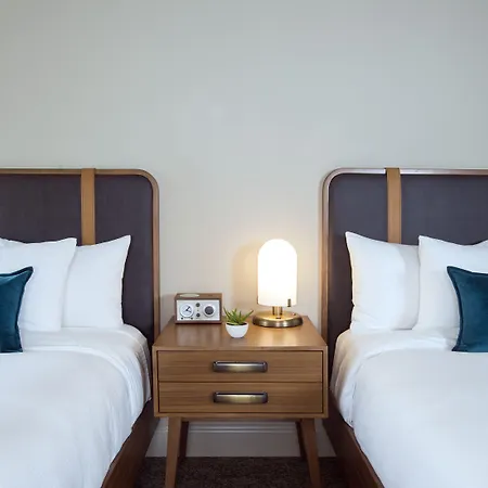 Hotel Delta By Marriott Airport