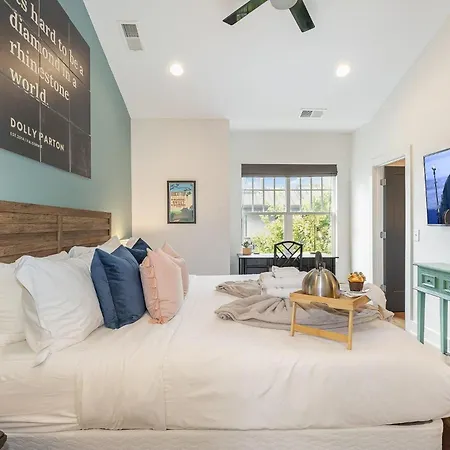 Comfort-sleeps 10-3 Mins To 12 South Holiday home Nashville