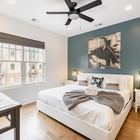 Holiday home Comfort-sleeps 10-3 Mins To 12 South Nashville