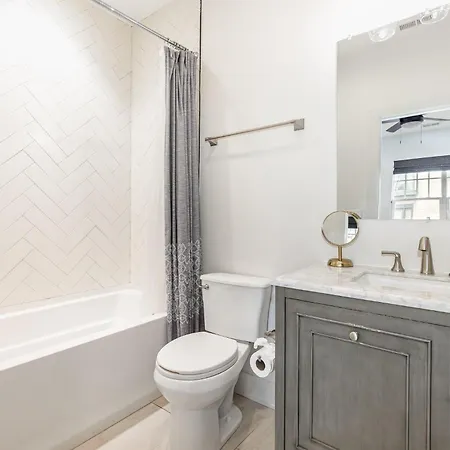 Holiday home Comfort-sleeps 10-3 Mins To 12 South Nashville