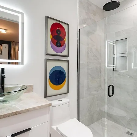 Luxe-high Note-rooftop Hot Tub-3 Mins To Broadway Holiday home *