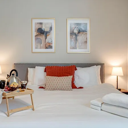 Holiday home Merry Melrose - Rooftop Patio - 5 Mins To Broadway *