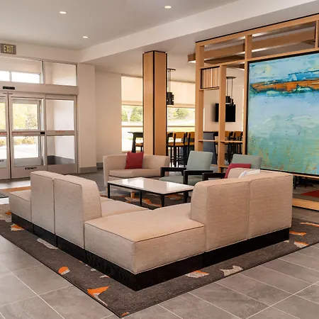 Hyatt House Airport 3*