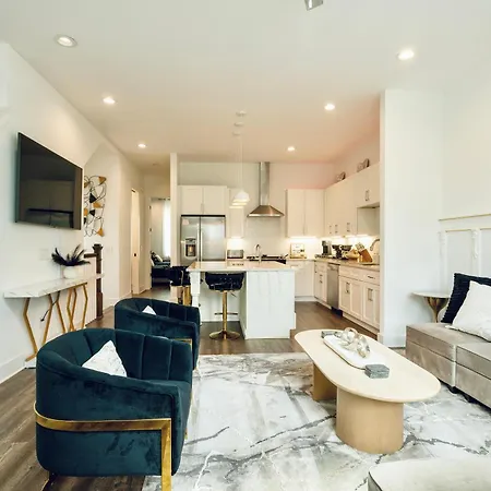 In - Rooftop Decks And Downtown Views Holiday home