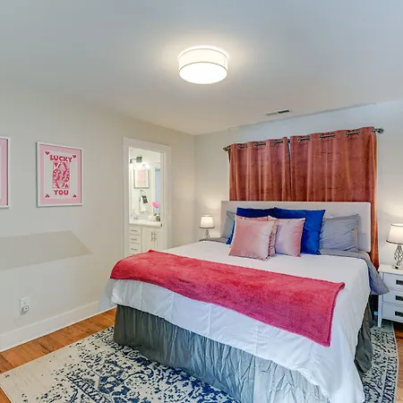 Hotel Pet-friendly Retreat About 3 Mi To Downtown! 3*