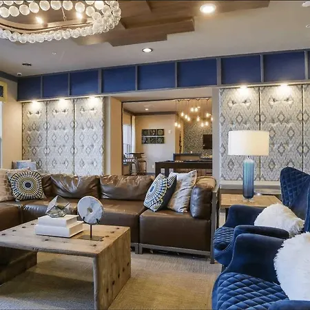 The Nash Luxe, Pool, Gym, Nightlife! Apartment