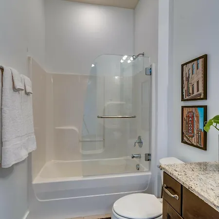 Holiday home Lofts At 30th - Urban Legend - 6 Mins To Broadway *
