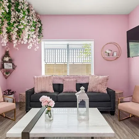 8br Group - 5 Min To Downtown Apartment