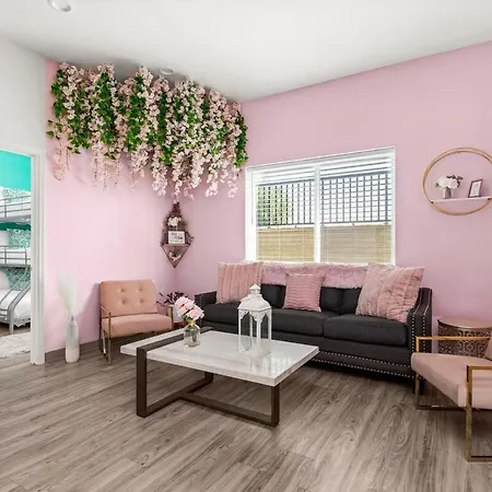 8br Group - 5 Min To Downtown