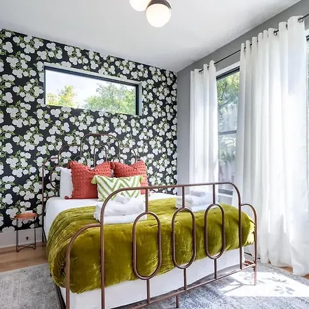 Holiday home The Jasmine On Wedgewood By Local Nashville