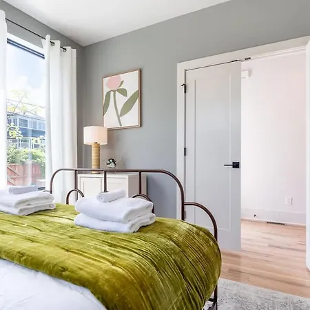 Holiday home The Jasmine On Wedgewood By Local Nashville