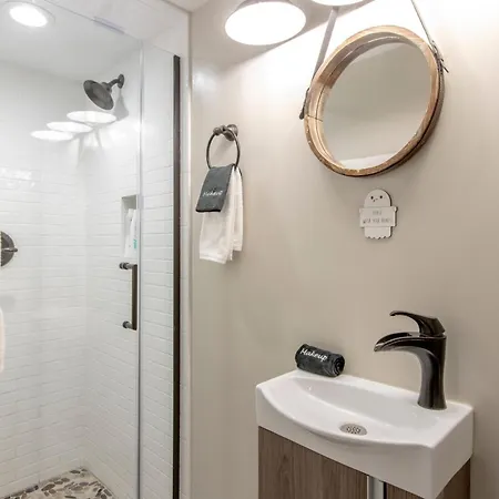 Apartment Walk About Hillsboro Village, 9 Mins To Downtown! *