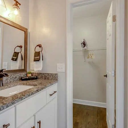 Walk About Hillsboro Village, 9 Mins To Downtown! Apartment *