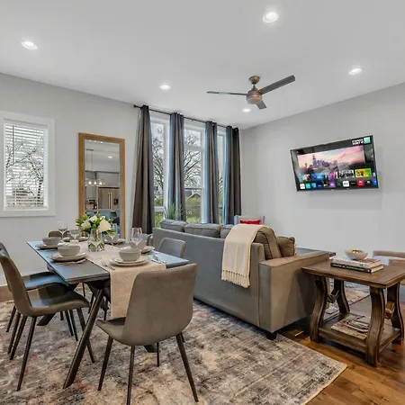 Holiday home New Luxe 4br 12 Beds - Roofdeck Views - Chefs Kitchen Nashville