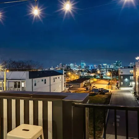 New Luxe 4br 12 Beds - Roofdeck Views - Chefs Kitchen Holiday home *