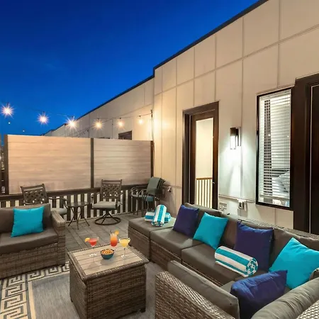 New Luxe 4br 12 Beds - Roofdeck Views - Chefs Kitchen *