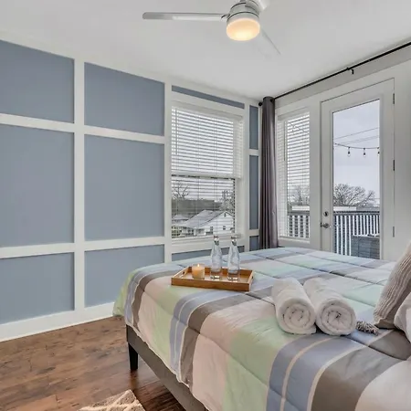 New Luxe 4br 12 Beds - Roofdeck Views - Chefs Kitchen Holiday home