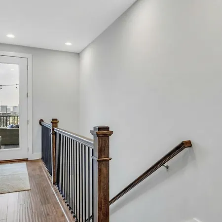 New Luxe 4br 12 Beds - Roofdeck Views - Chefs Kitchen *